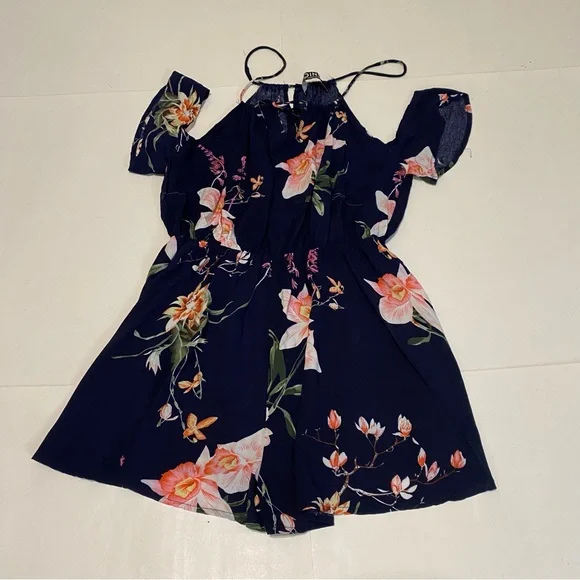 82. Yoins Your Inspiration floral shorts romper size medium - Picture 2 of 5